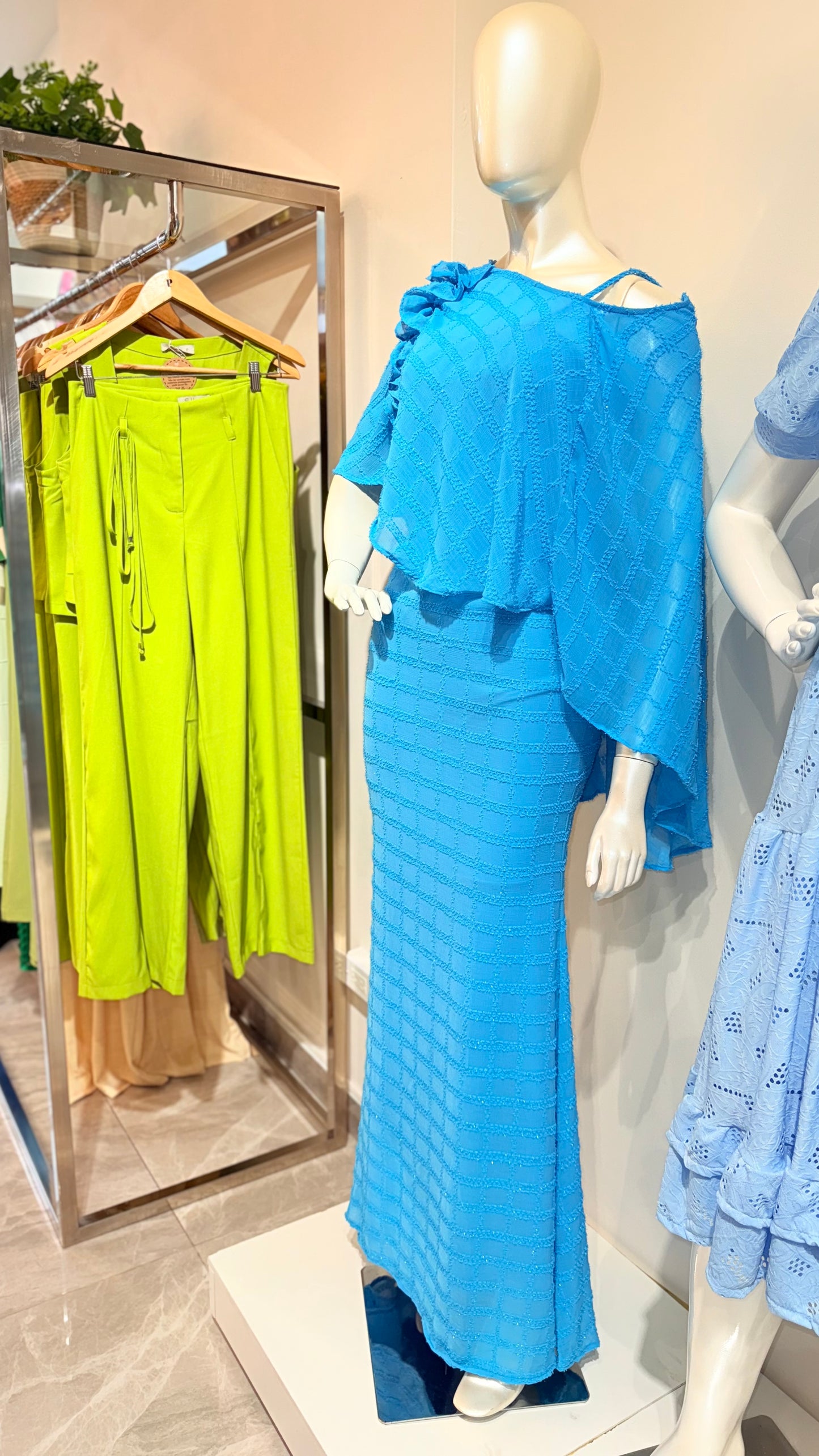 Maxi Vestido Azul con Capa