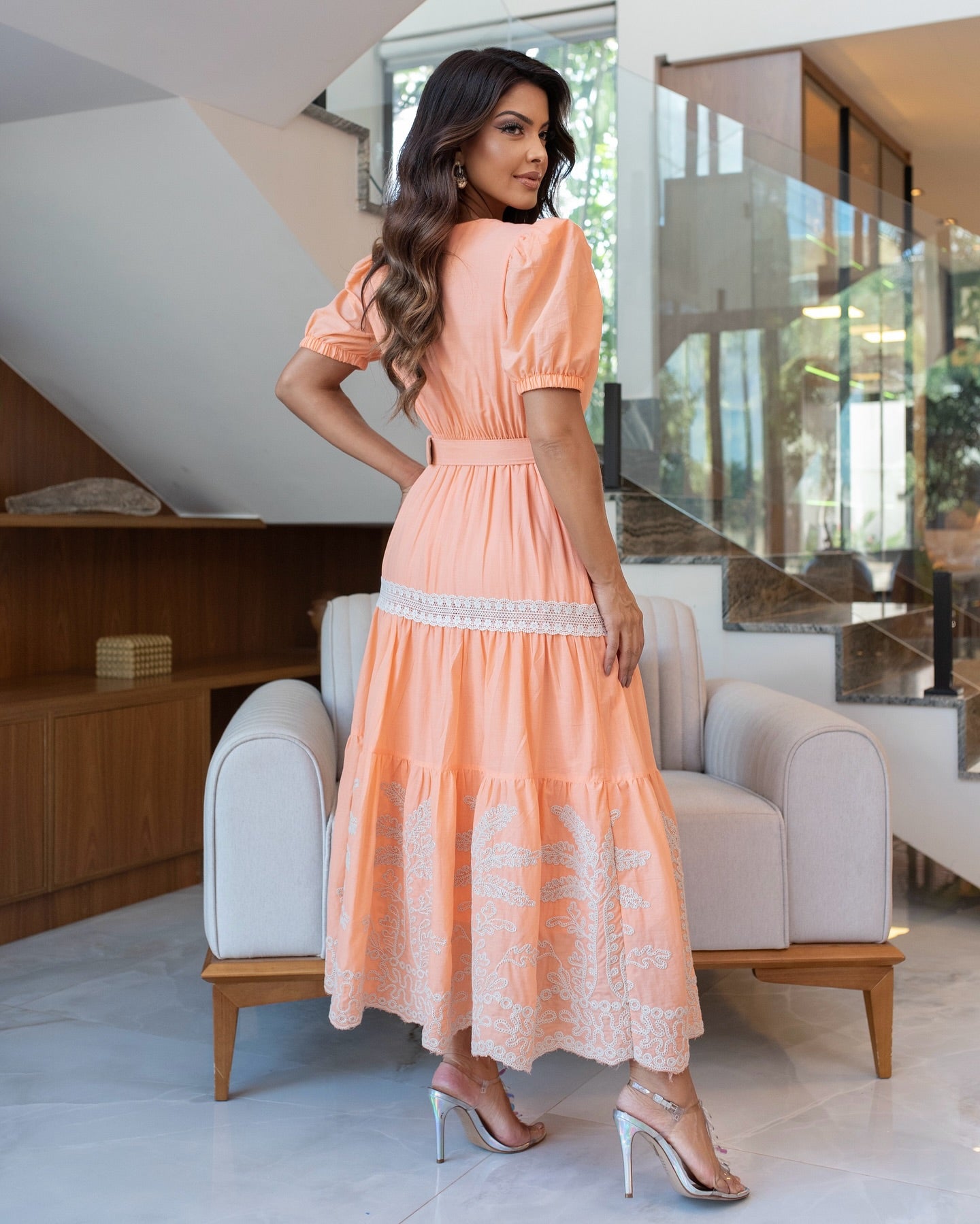 Vestido Coral Bordado Tropical