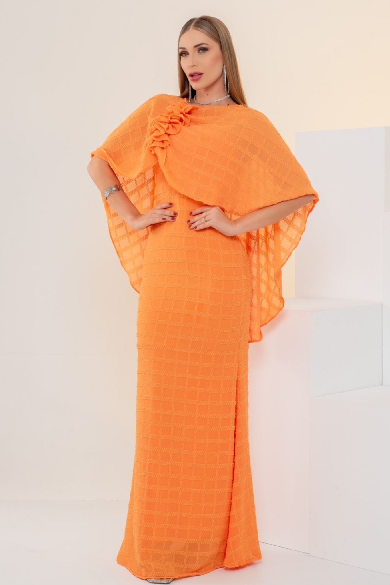 Maxi Vestido Salmón con Capa
