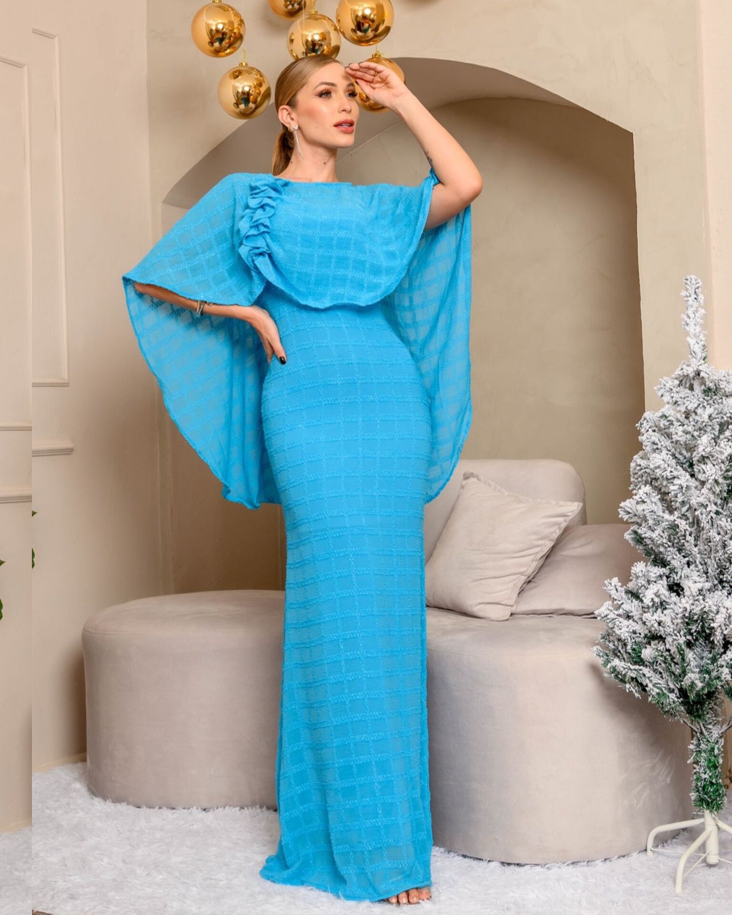 Maxi Vestido Azul con Capa