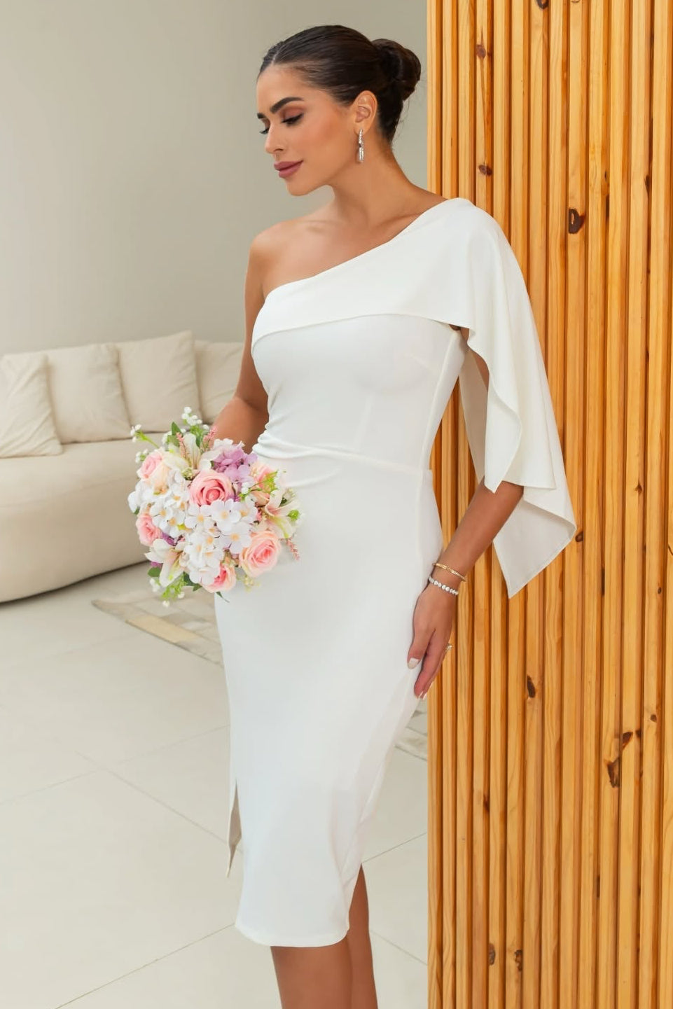 Vestido Ciarra Blanco de Capa Asimétrica