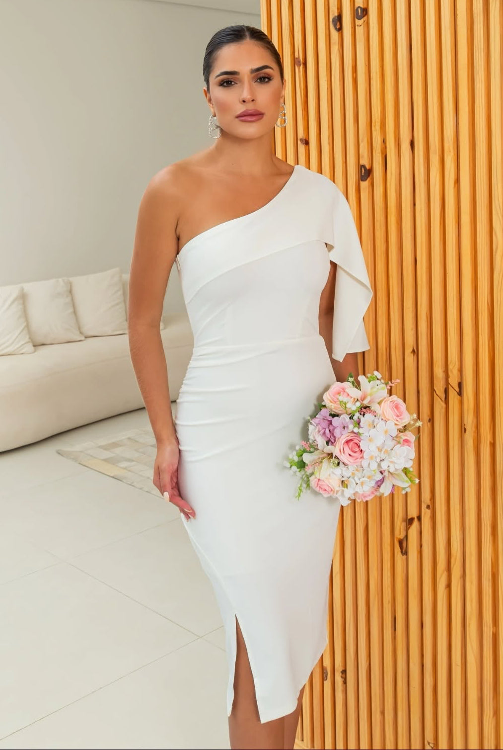 Vestido Ciarra Blanco de Capa Asimétrica